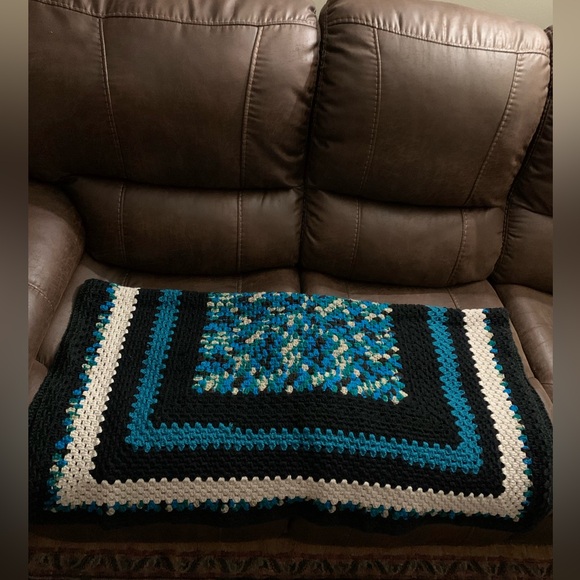 Recliner Lap Blanket Crocheted Continuous Granny Square - Picture 6 of 10